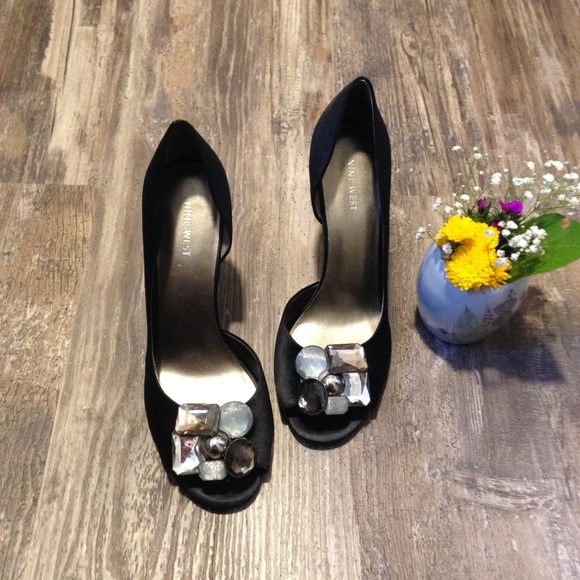 ❤️ 3 for $10! Nine West satin jeweled heels - Picture 7 of 7